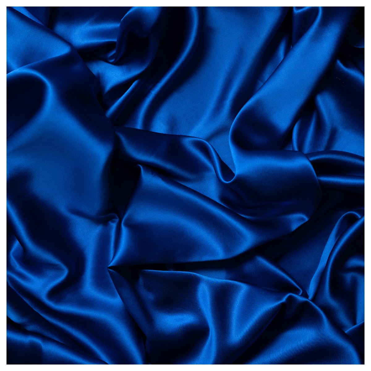 The vibrant drapes for a summer setting