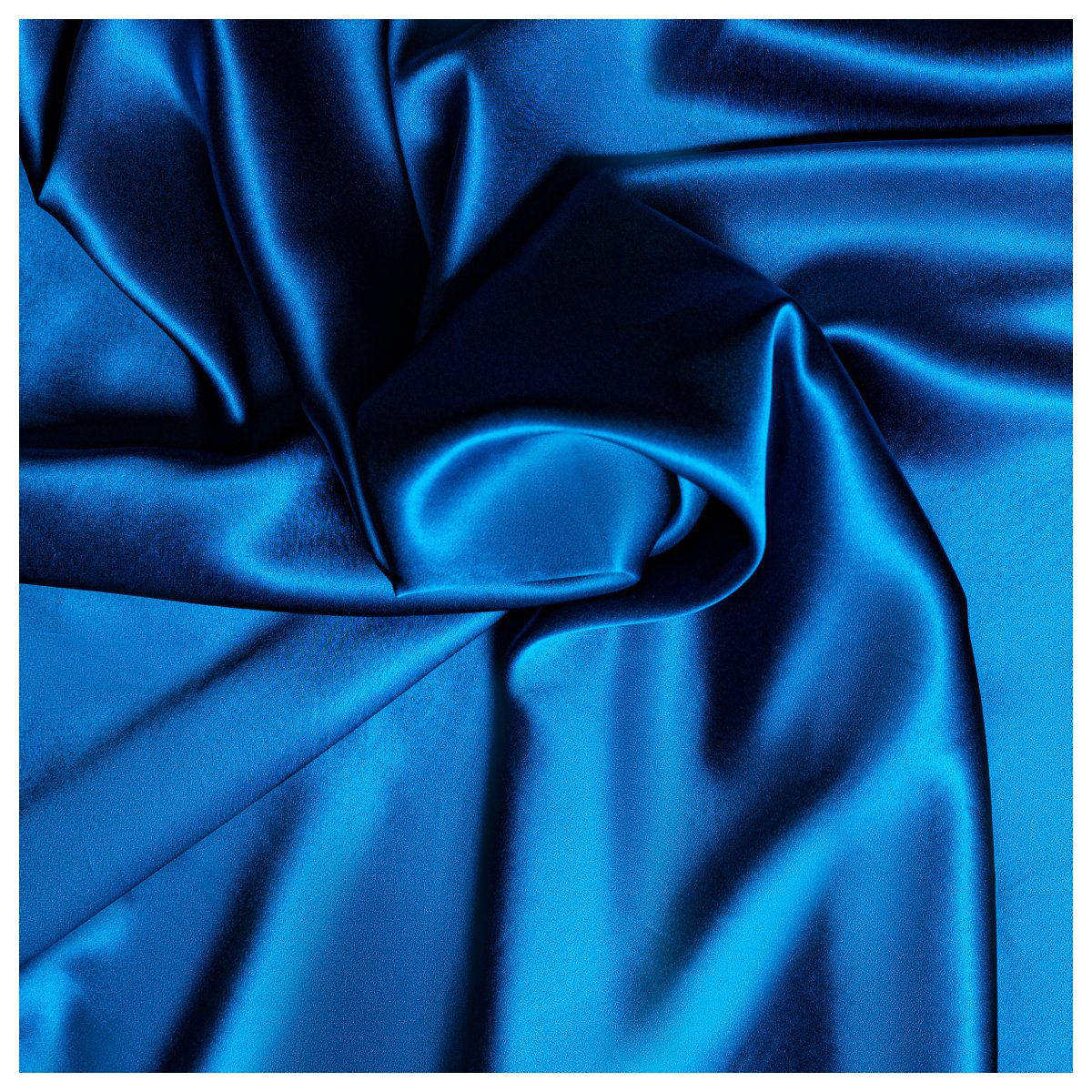Satin blue drapes for a chic and sophisticated look